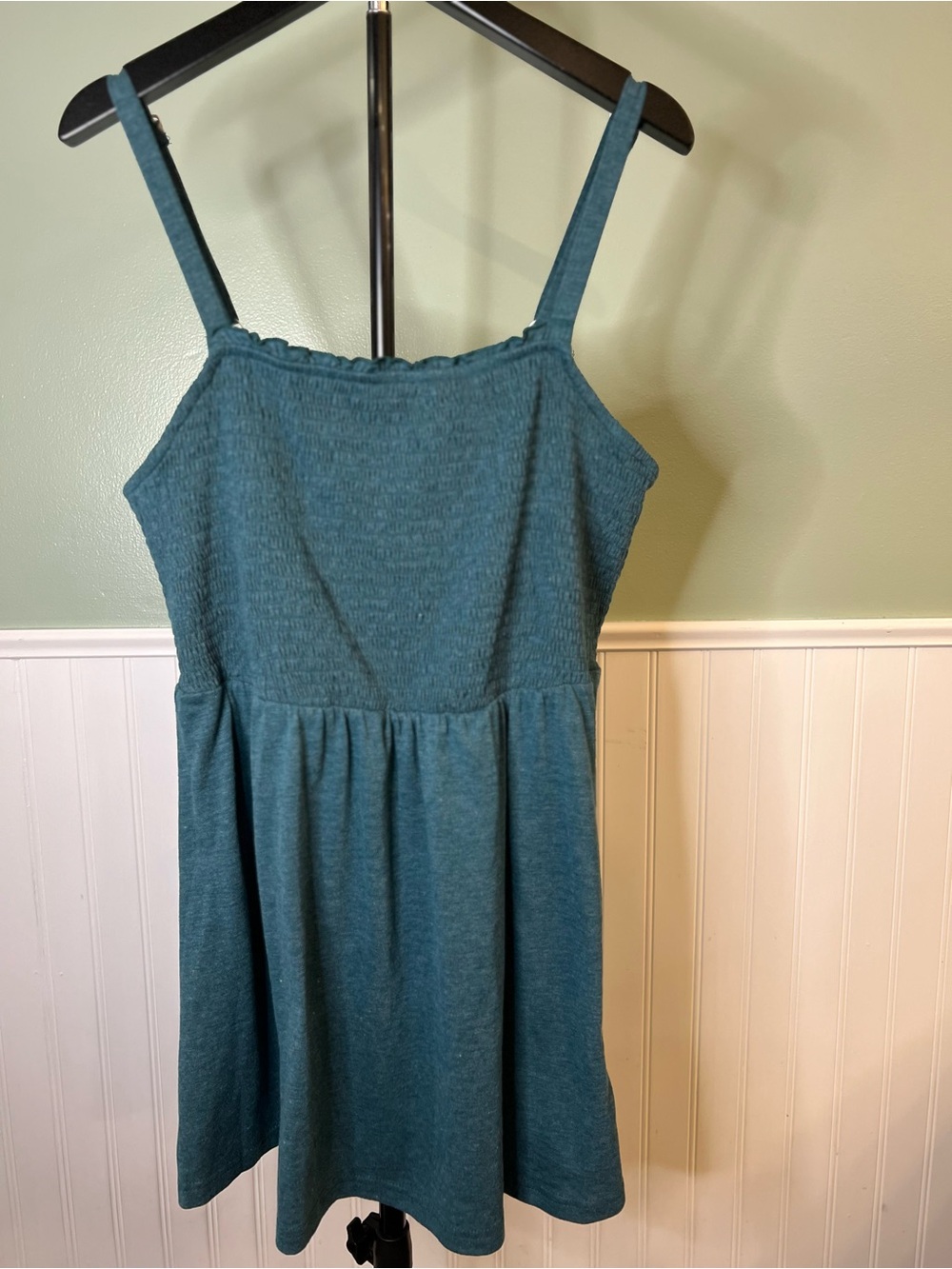 EUC- BloomChic Teal Smocked Adjustable Spaghetti Strap Camisole. Size 14/16
